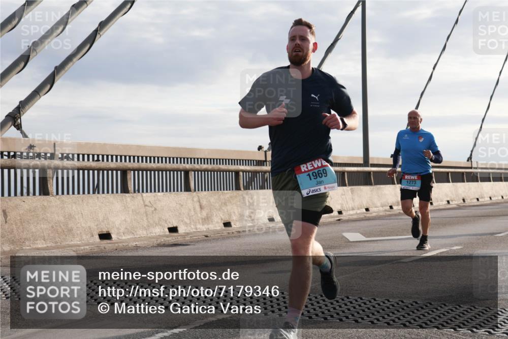 03.10.2024 - Köhlbrandbrückenlauf Matties Gatica Varas http://msf.ph/oto/7179346 03.10.2024 09:24:09 Position 2 1969, 1273 meine-sportfotos.de