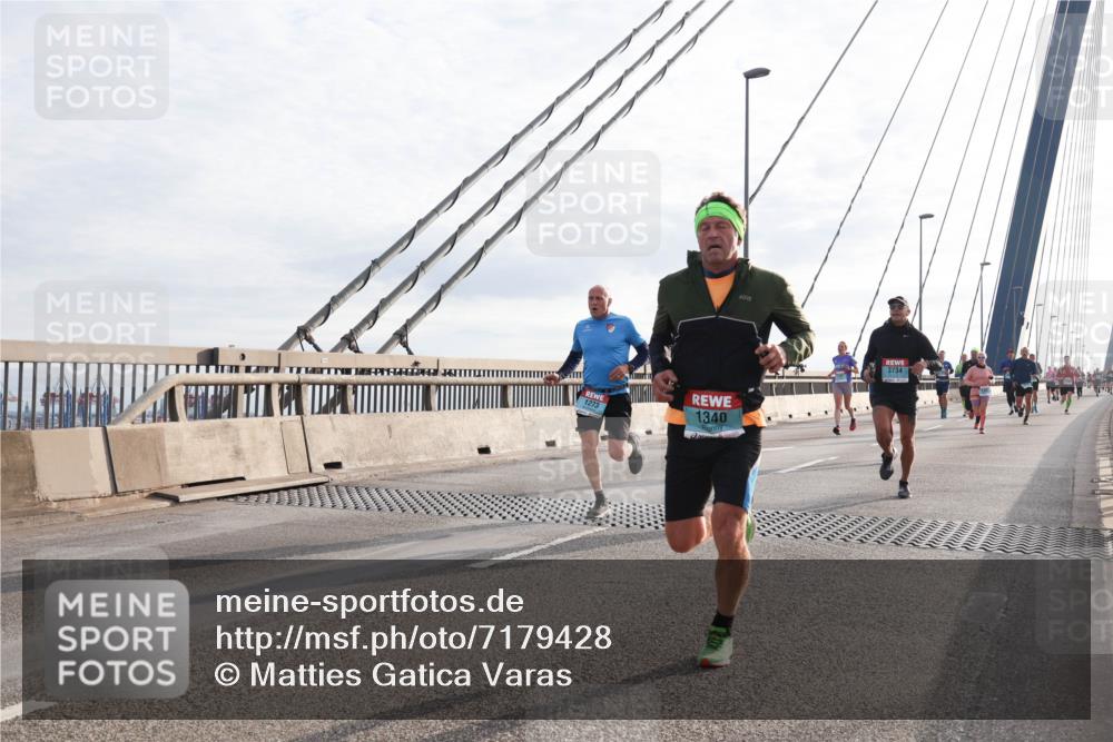 03.10.2024 - Köhlbrandbrückenlauf Matties Gatica Varas http://msf.ph/oto/7179428 03.10.2024 09:24:11 Position 2 1273, 1340, 3734 meine-sportfotos.de