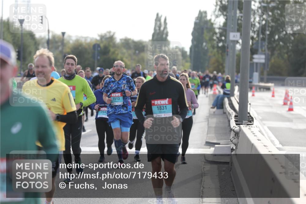 03.10.2024 - Köhlbrandbrückenlauf Fuchs,  Jonas http://msf.ph/oto/7179433 03.10.2024 09:15:32 Position 3 2049, 1513, 1831, 1 meine-sportfotos.de