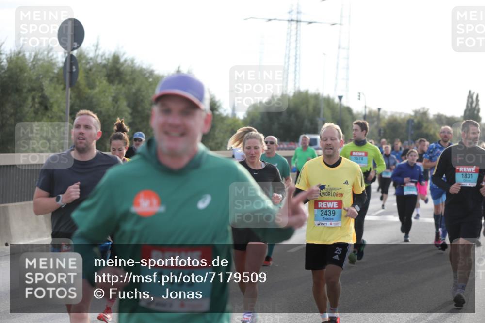03.10.2024 - Köhlbrandbrückenlauf Fuchs,  Jonas http://msf.ph/oto/7179509 03.10.2024 09:15:33 Position 3 19, 1499, 2439, 1574, 1831 meine-sportfotos.de