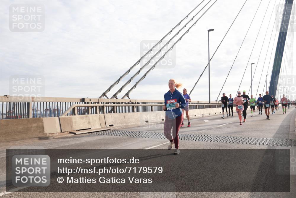 03.10.2024 - Köhlbrandbrückenlauf Matties Gatica Varas http://msf.ph/oto/7179579 03.10.2024 09:24:13 Position 2 1378 meine-sportfotos.de