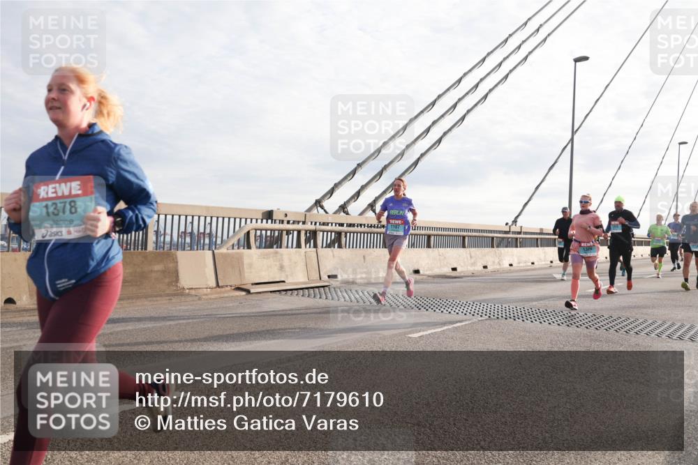 03.10.2024 - Köhlbrandbrückenlauf Matties Gatica Varas http://msf.ph/oto/7179610 03.10.2024 09:24:14 Position 2 1378, 02662662, 1107 meine-sportfotos.de