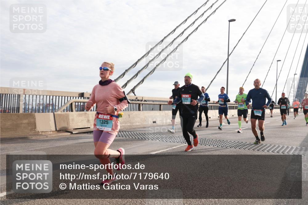 03.10.2024 - Köhlbrandbrückenlauf Matties Gatica Varas http://msf.ph/oto/7179640 03.10.2024 09:24:16 Position 2 1325, 1355, 1056, 1615 meine-sportfotos.de