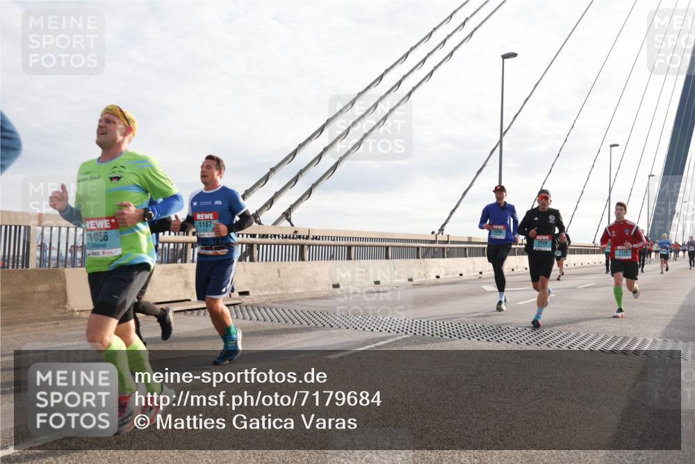 03.10.2024 - Köhlbrandbrückenlauf Matties Gatica Varas http://msf.ph/oto/7179684 03.10.2024 09:24:18 Position 2 1056, 1187, 1284, 2220, 1774 meine-sportfotos.de