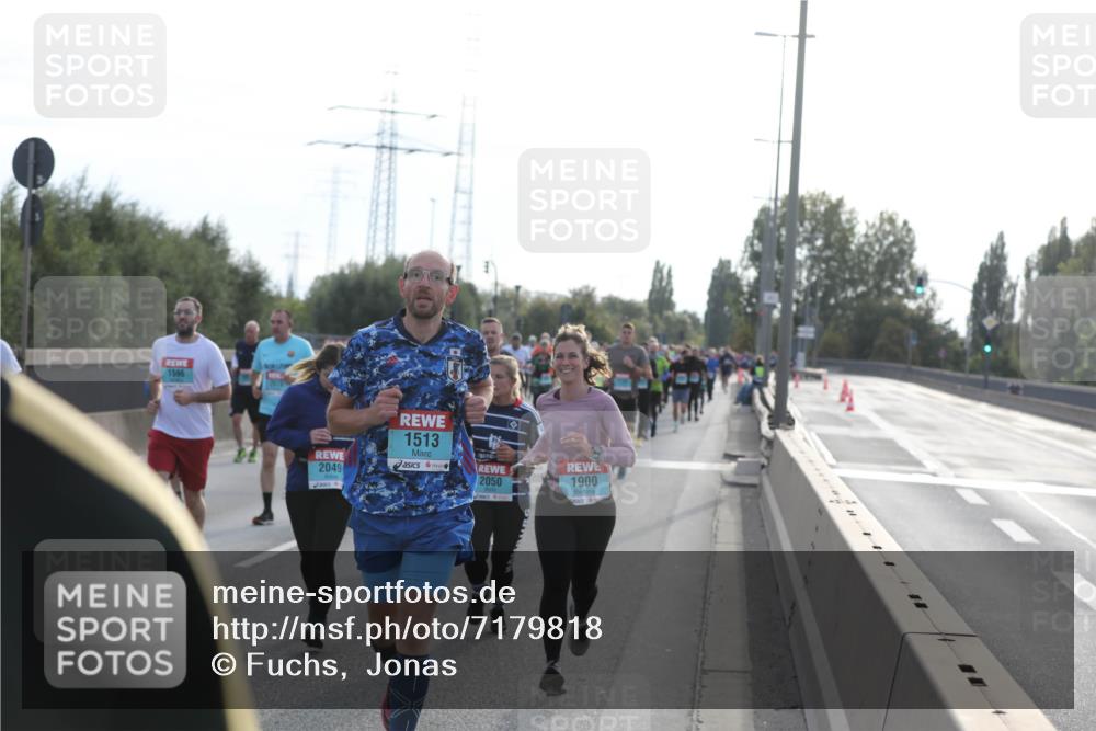 03.10.2024 - Köhlbrandbrückenlauf Fuchs,  Jonas http://msf.ph/oto/7179818 03.10.2024 09:15:37 Position 3 1596, 2049, 1513, 2050, 1900 meine-sportfotos.de