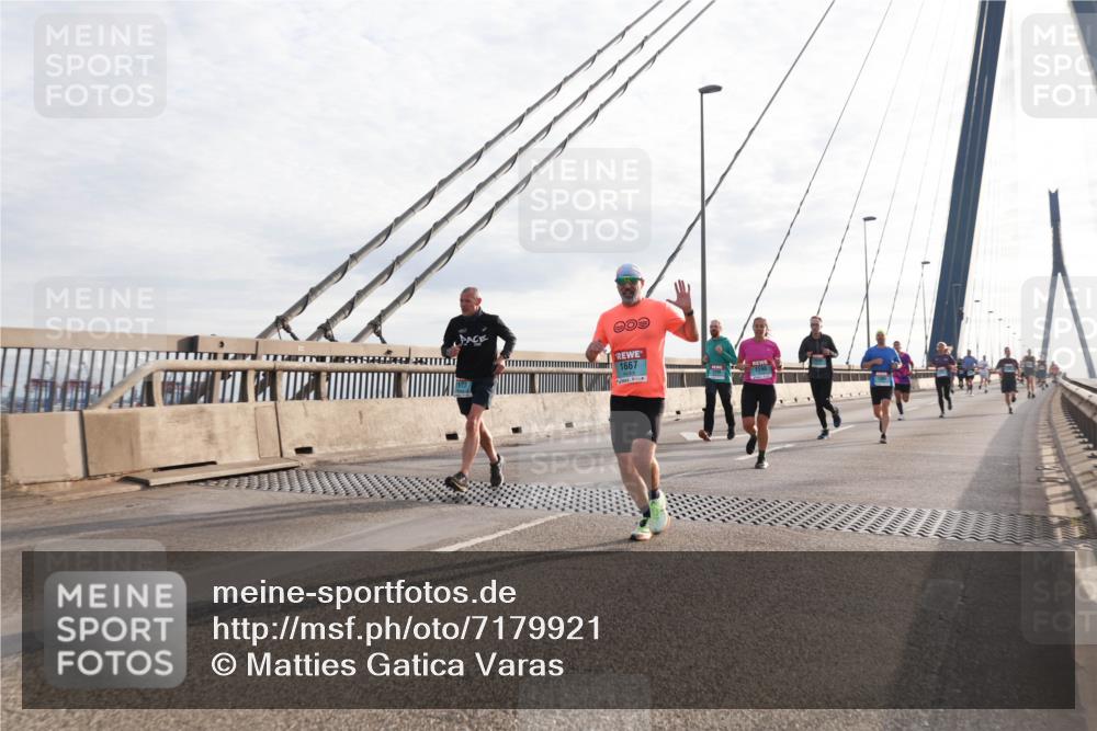03.10.2024 - Köhlbrandbrückenlauf Matties Gatica Varas http://msf.ph/oto/7179921 03.10.2024 09:24:22 Position 2 1667 meine-sportfotos.de