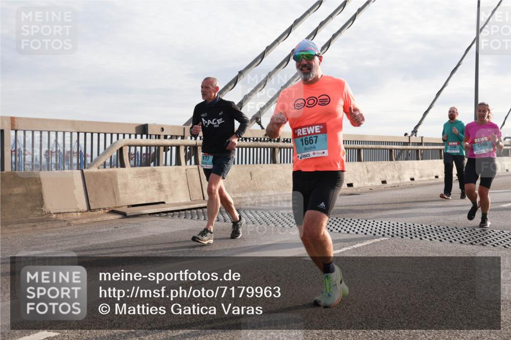 03.10.2024 - Köhlbrandbrückenlauf Matties Gatica Varas http://msf.ph/oto/7179963 03.10.2024 09:24:23 Position 2 173, 1667, 1208, 1598 meine-sportfotos.de