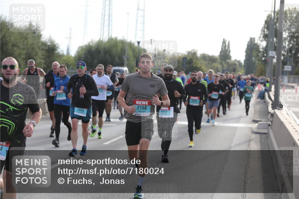 03.10.2024 - Köhlbrandbrückenlauf Fuchs,  Jonas http://msf.ph/oto/7180024 03.10.2024 09:15:42 Position 3 4, 1917, 1666, 2150, 1852, 2283 meine-sportfotos.de