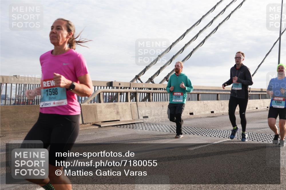 03.10.2024 - Köhlbrandbrückenlauf Matties Gatica Varas http://msf.ph/oto/7180055 03.10.2024 09:24:25 Position 2 1598, 1208, 1690, 1304 meine-sportfotos.de