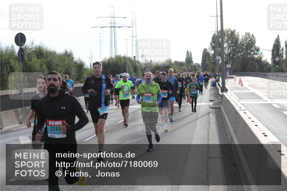 03.10.2024 - Köhlbrandbrückenlauf Fuchs,  Jonas http://msf.ph/oto/7180069 03.10.2024 09:15:46 Position 3 2283, 2475, 1974, 2530, 1838 meine-sportfotos.de