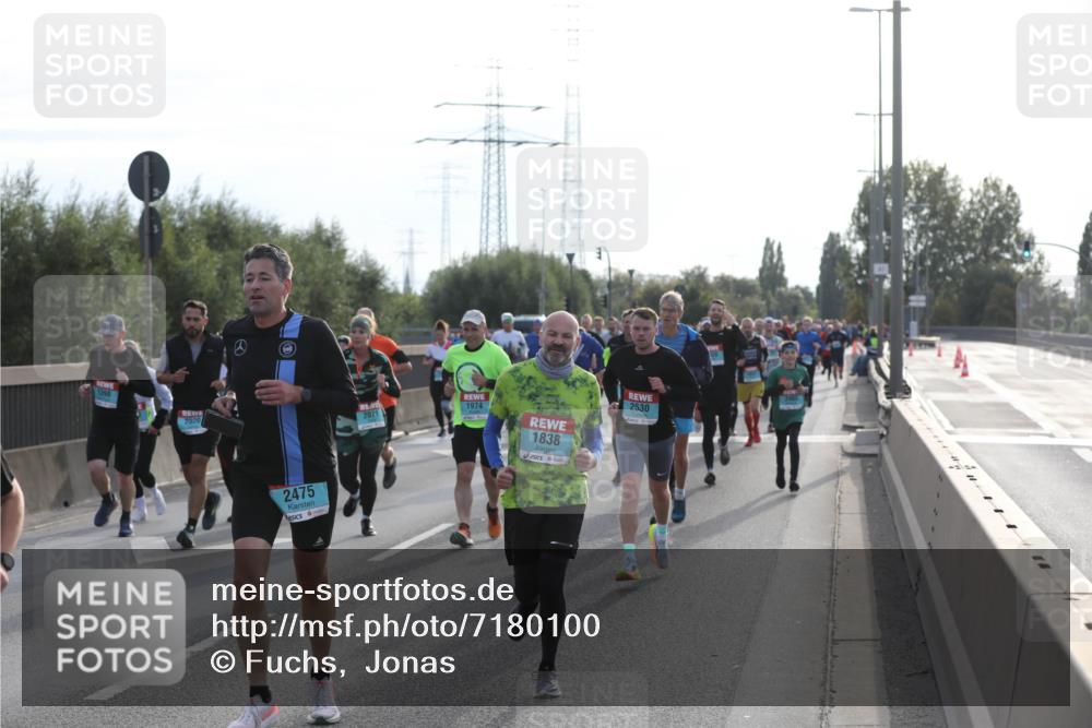 03.10.2024 - Köhlbrandbrückenlauf Fuchs,  Jonas http://msf.ph/oto/7180100 03.10.2024 09:15:47 Position 3 1398, 2020, 2475, 2071, 1974, 1838, 2530 meine-sportfotos.de
