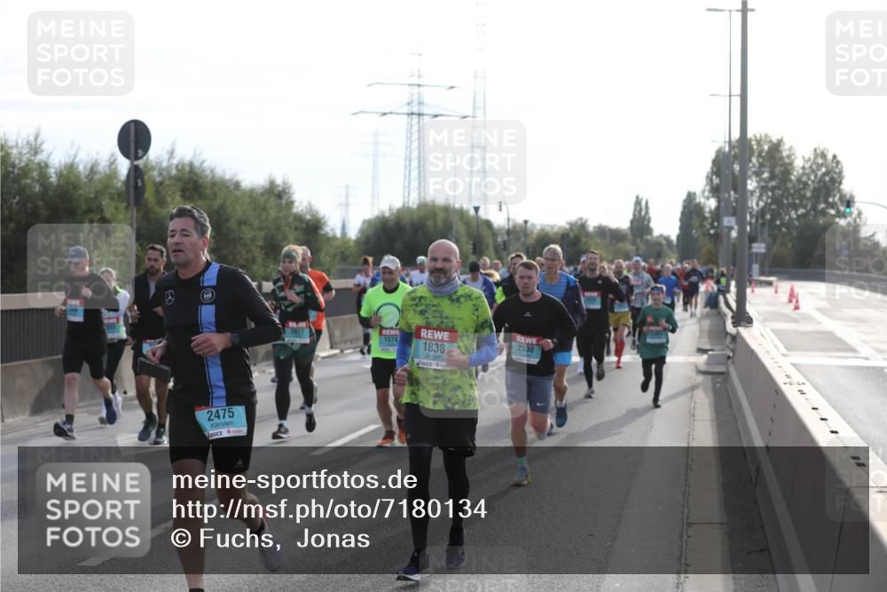 03.10.2024 - Köhlbrandbrückenlauf Fuchs,  Jonas http://msf.ph/oto/7180134 03.10.2024 09:15:47 Position 3 2475, 2071, 1974, 1838, 2530 meine-sportfotos.de
