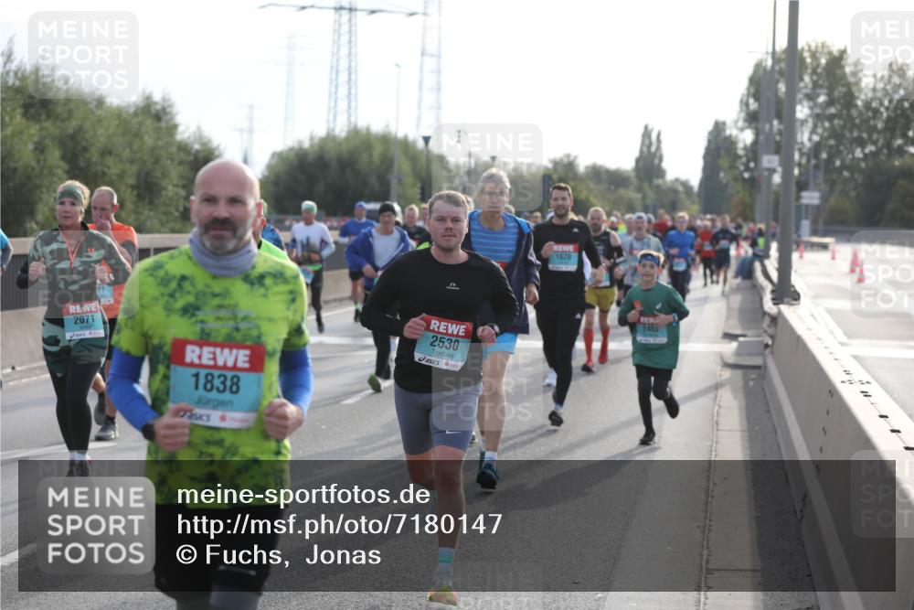 03.10.2024 - Köhlbrandbrückenlauf Fuchs,  Jonas http://msf.ph/oto/7180147 03.10.2024 09:15:48 Position 3 2071, 1838, 2530, 1620, 2483 meine-sportfotos.de