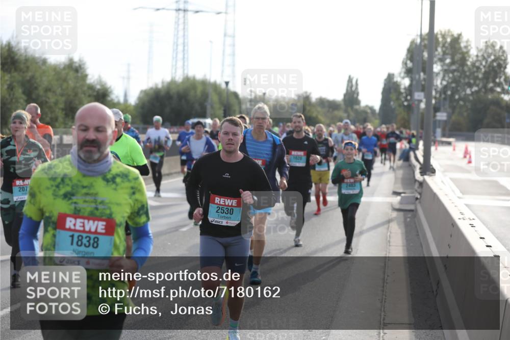 03.10.2024 - Köhlbrandbrückenlauf Fuchs,  Jonas http://msf.ph/oto/7180162 03.10.2024 09:15:48 Position 3 207, 1838, 2530, 1620, 2483 meine-sportfotos.de