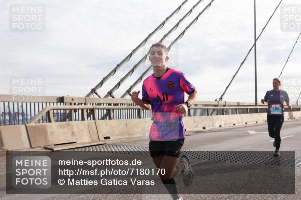 03.10.2024 - Köhlbrandbrückenlauf Matties Gatica Varas http://msf.ph/oto/7180170 03.10.2024 09:24:27 Position 2 1390 meine-sportfotos.de