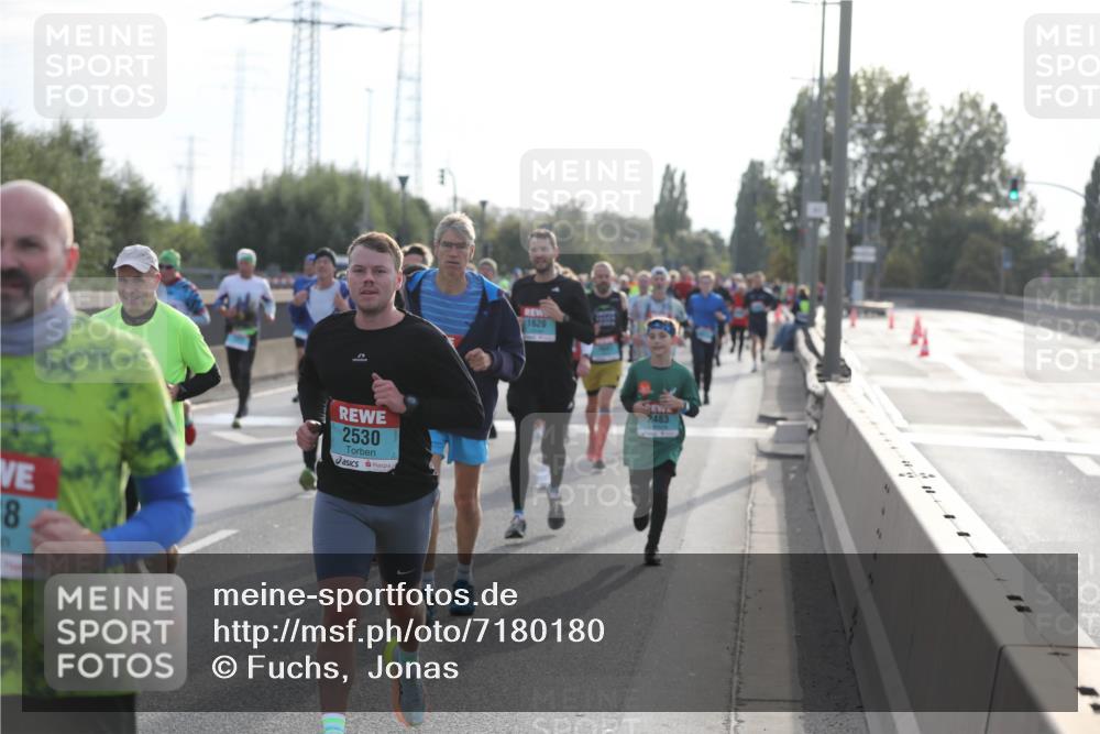 03.10.2024 - Köhlbrandbrückenlauf Fuchs,  Jonas http://msf.ph/oto/7180180 03.10.2024 09:15:48 Position 3 8, 2530, 1620, 2483 meine-sportfotos.de
