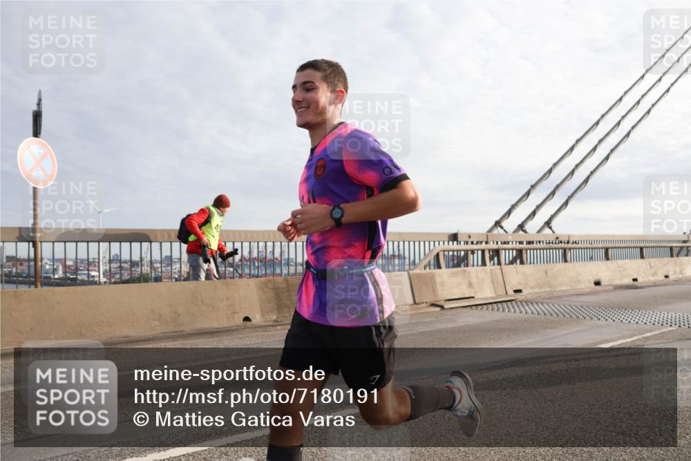 03.10.2024 - Köhlbrandbrückenlauf Matties Gatica Varas http://msf.ph/oto/7180191 03.10.2024 09:24:28 Position 2 7 meine-sportfotos.de