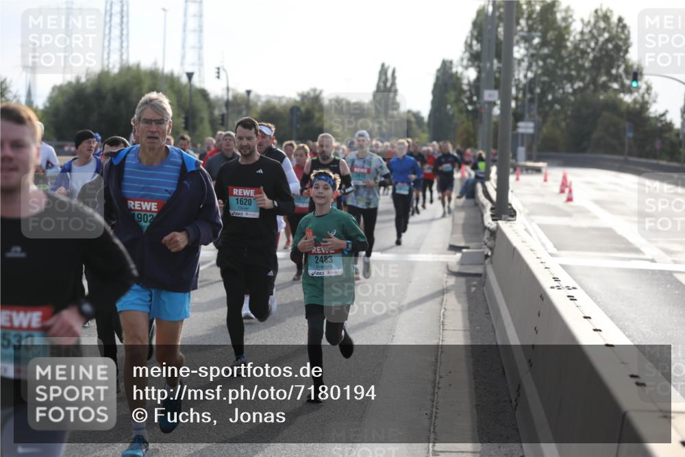 03.10.2024 - Köhlbrandbrückenlauf Fuchs,  Jonas http://msf.ph/oto/7180194 03.10.2024 09:15:49 Position 3 530, 1902, 1620, 2483, 2612 meine-sportfotos.de