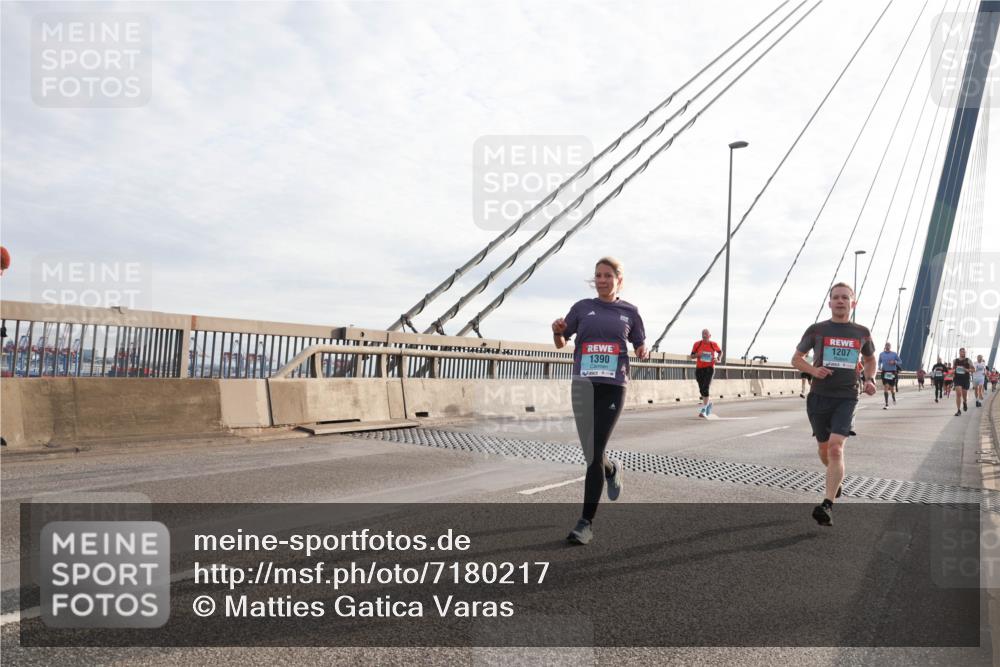 03.10.2024 - Köhlbrandbrückenlauf Matties Gatica Varas http://msf.ph/oto/7180217 03.10.2024 09:24:29 Position 2 1390, 1207 meine-sportfotos.de