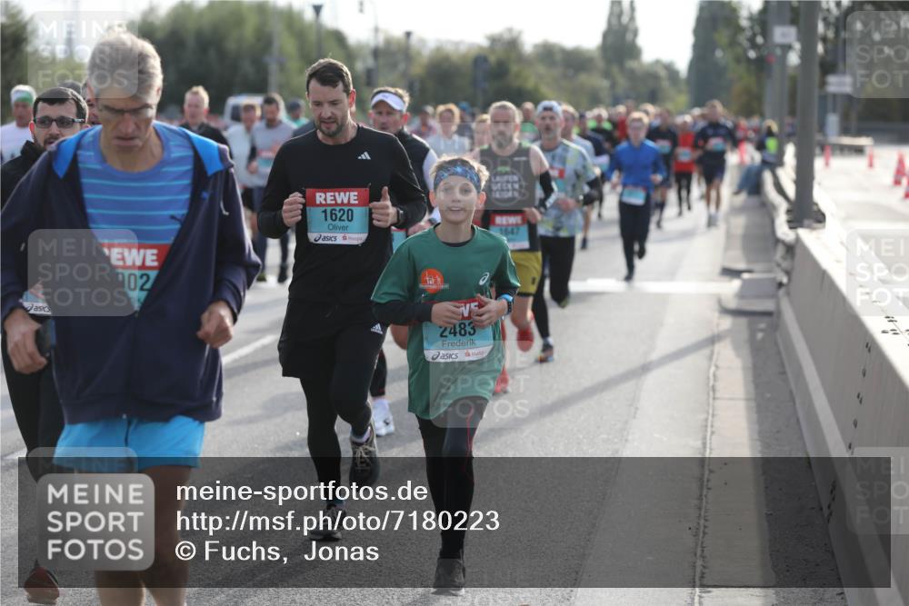 03.10.2024 - Köhlbrandbrückenlauf Fuchs,  Jonas http://msf.ph/oto/7180223 03.10.2024 09:15:50 Position 3 02, 1620, 2483, 1647 meine-sportfotos.de
