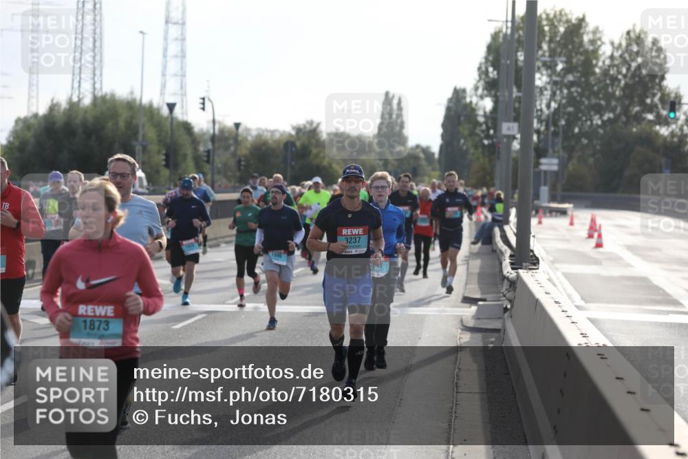 03.10.2024 - Köhlbrandbrückenlauf Fuchs,  Jonas http://msf.ph/oto/7180315 03.10.2024 09:15:54 Position 3 1873, 1996, 3237 meine-sportfotos.de