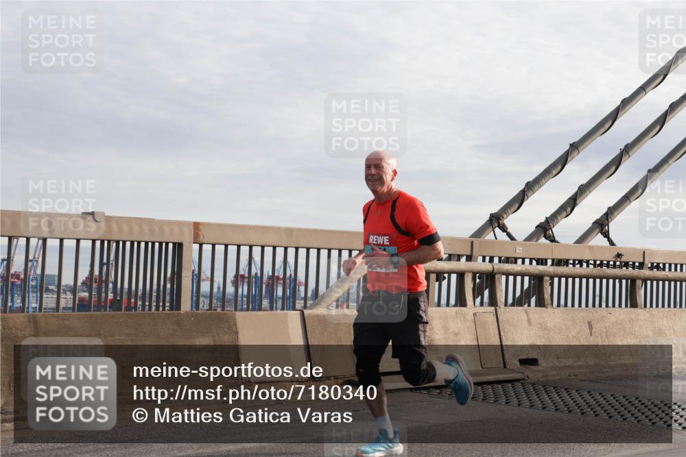 03.10.2024 - Köhlbrandbrückenlauf Matties Gatica Varas http://msf.ph/oto/7180340 03.10.2024 09:24:32 Position 2  meine-sportfotos.de