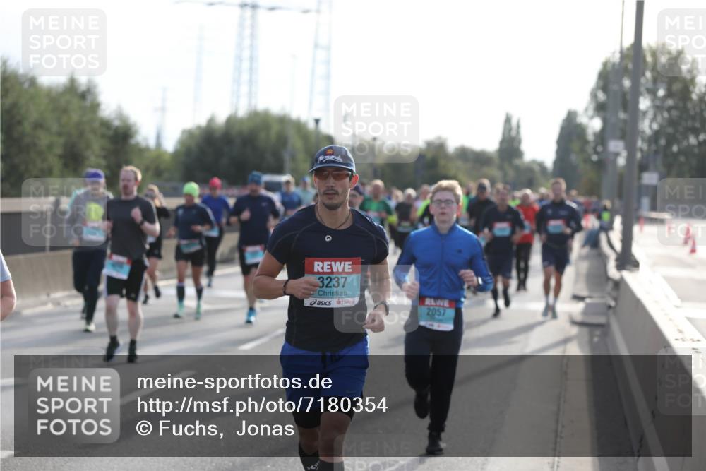 03.10.2024 - Köhlbrandbrückenlauf Fuchs,  Jonas http://msf.ph/oto/7180354 03.10.2024 09:15:57 Position 3 3237, 2057 meine-sportfotos.de