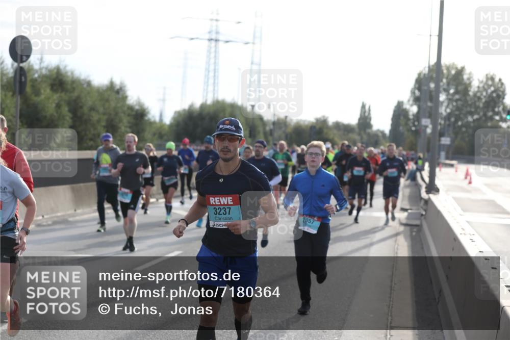 03.10.2024 - Köhlbrandbrückenlauf Fuchs,  Jonas http://msf.ph/oto/7180364 03.10.2024 09:15:57 Position 3 3237, 2057 meine-sportfotos.de