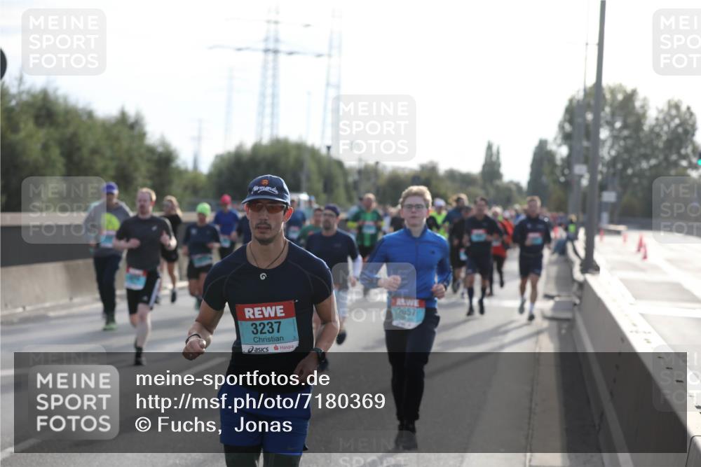 03.10.2024 - Köhlbrandbrückenlauf Fuchs,  Jonas http://msf.ph/oto/7180369 03.10.2024 09:15:57 Position 3 3237, 2057 meine-sportfotos.de