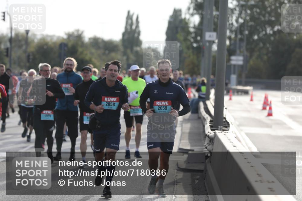 03.10.2024 - Köhlbrandbrückenlauf Fuchs,  Jonas http://msf.ph/oto/7180386 03.10.2024 09:15:59 Position 3 1929, 19, 2058, 2059 meine-sportfotos.de