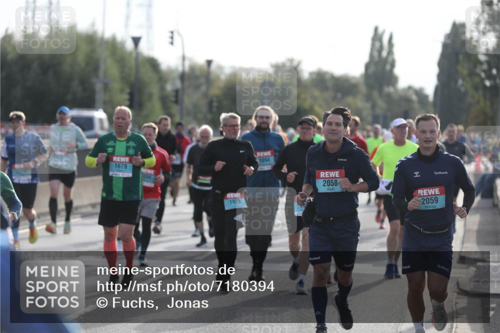 03.10.2024 - Köhlbrandbrückenlauf Fuchs,  Jonas http://msf.ph/oto/7180394 03.10.2024 09:15:59 Position 3 1679, 1929, 1094, 2058, 2059 meine-sportfotos.de