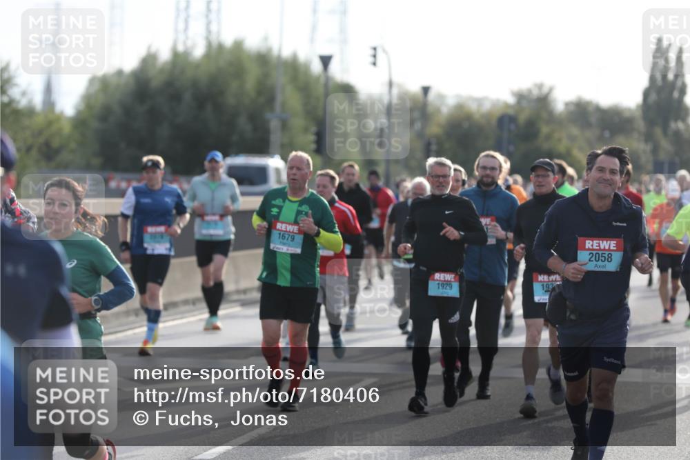 03.10.2024 - Köhlbrandbrückenlauf Fuchs,  Jonas http://msf.ph/oto/7180406 03.10.2024 09:16:00 Position 3 1929, 193, 2058, 1679 meine-sportfotos.de
