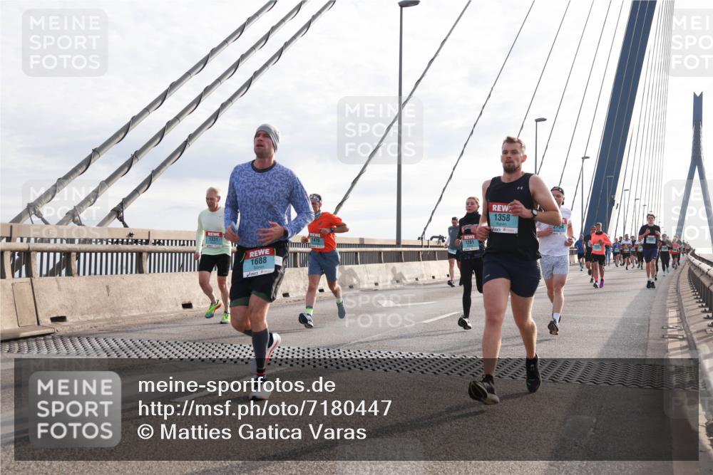 03.10.2024 - Köhlbrandbrückenlauf Matties Gatica Varas http://msf.ph/oto/7180447 03.10.2024 09:24:34 Position 2 1331, 1688, 1470, 1281, 1358 meine-sportfotos.de