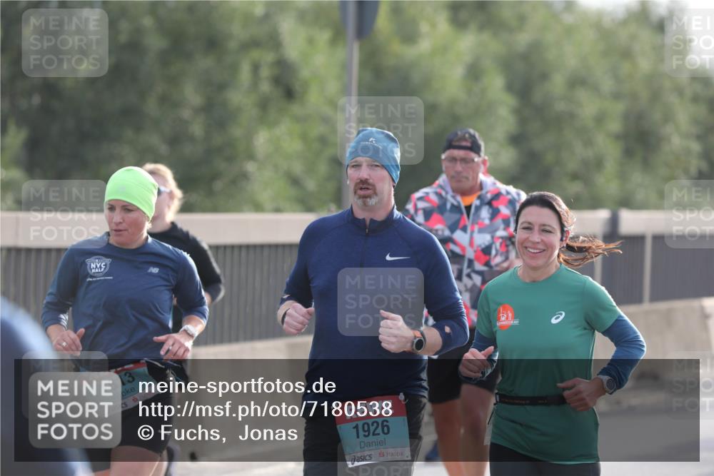 03.10.2024 - Köhlbrandbrückenlauf Fuchs,  Jonas http://msf.ph/oto/7180538 03.10.2024 09:16:01 Position 3 1813, 1926 meine-sportfotos.de