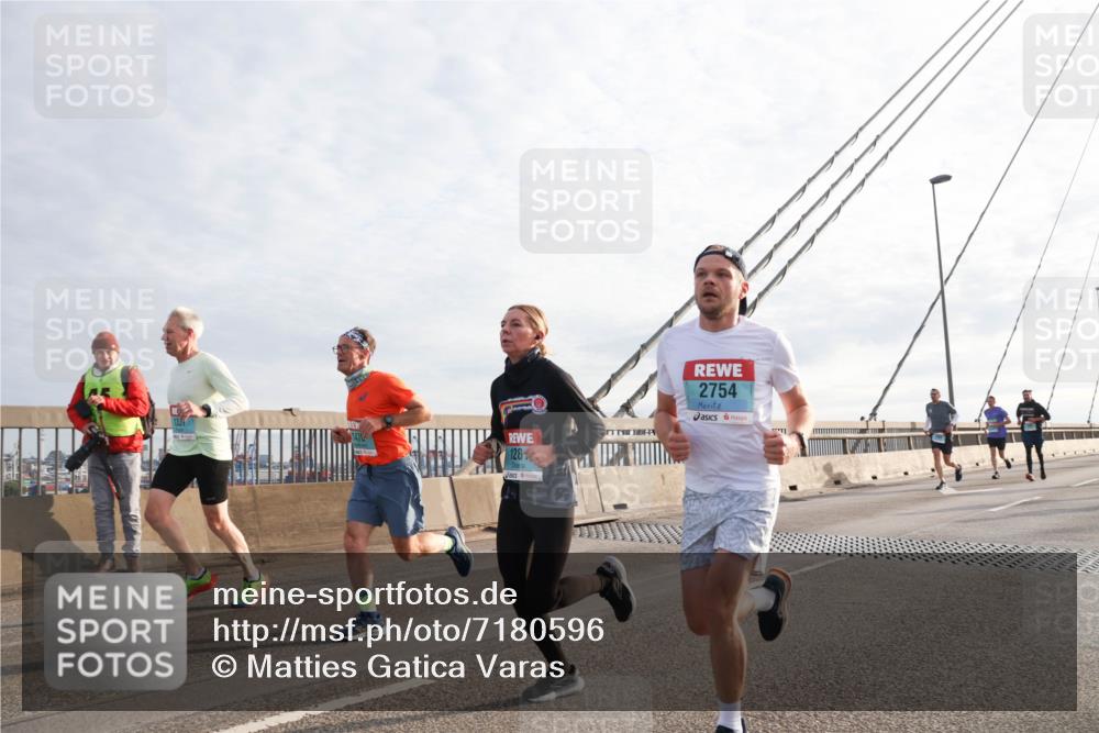 03.10.2024 - Köhlbrandbrückenlauf Matties Gatica Varas http://msf.ph/oto/7180596 03.10.2024 09:24:37 Position 2 1470, 128, 2754 meine-sportfotos.de