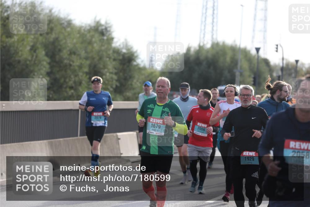 03.10.2024 - Köhlbrandbrückenlauf Fuchs,  Jonas http://msf.ph/oto/7180599 03.10.2024 09:16:03 Position 3 2078, 1679, 2006, 1929, 2058 meine-sportfotos.de