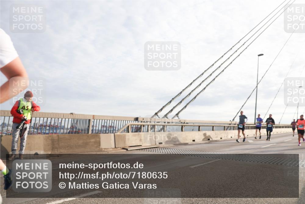 03.10.2024 - Köhlbrandbrückenlauf Matties Gatica Varas http://msf.ph/oto/7180635 03.10.2024 09:24:37 Position 2  meine-sportfotos.de