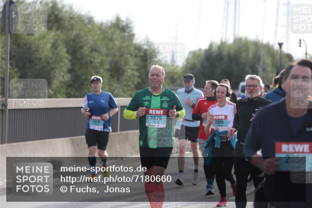 03.10.2024 - Köhlbrandbrückenlauf Fuchs,  Jonas http://msf.ph/oto/7180660 03.10.2024 09:16:03 Position 3 2078, 1679, 2069, 2058 meine-sportfotos.de