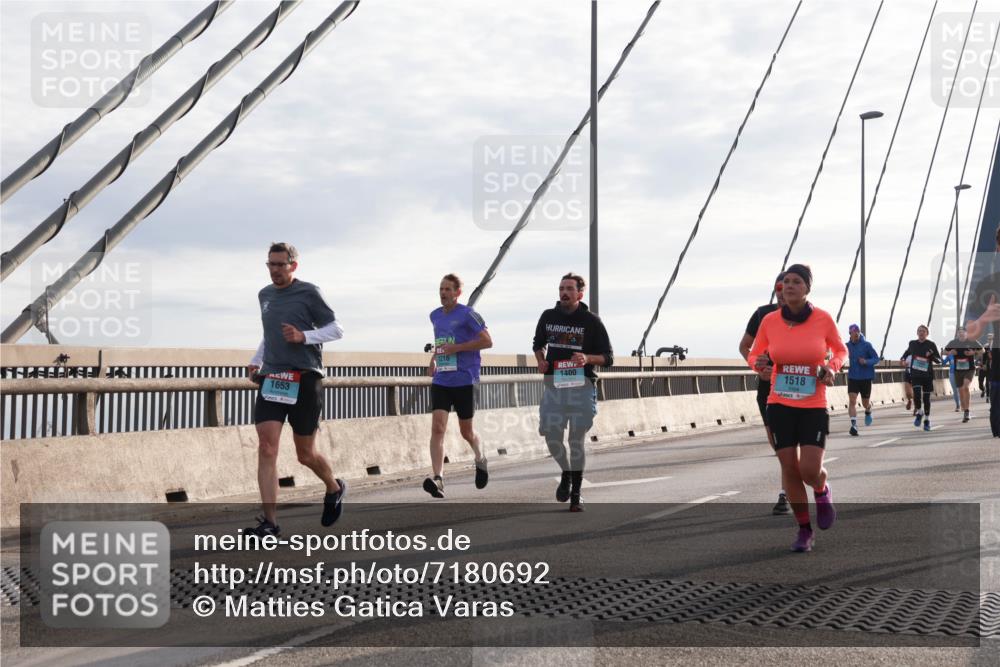 03.10.2024 - Köhlbrandbrückenlauf Matties Gatica Varas http://msf.ph/oto/7180692 03.10.2024 09:24:39 Position 2 1653, 1216, 1400, 1518 meine-sportfotos.de