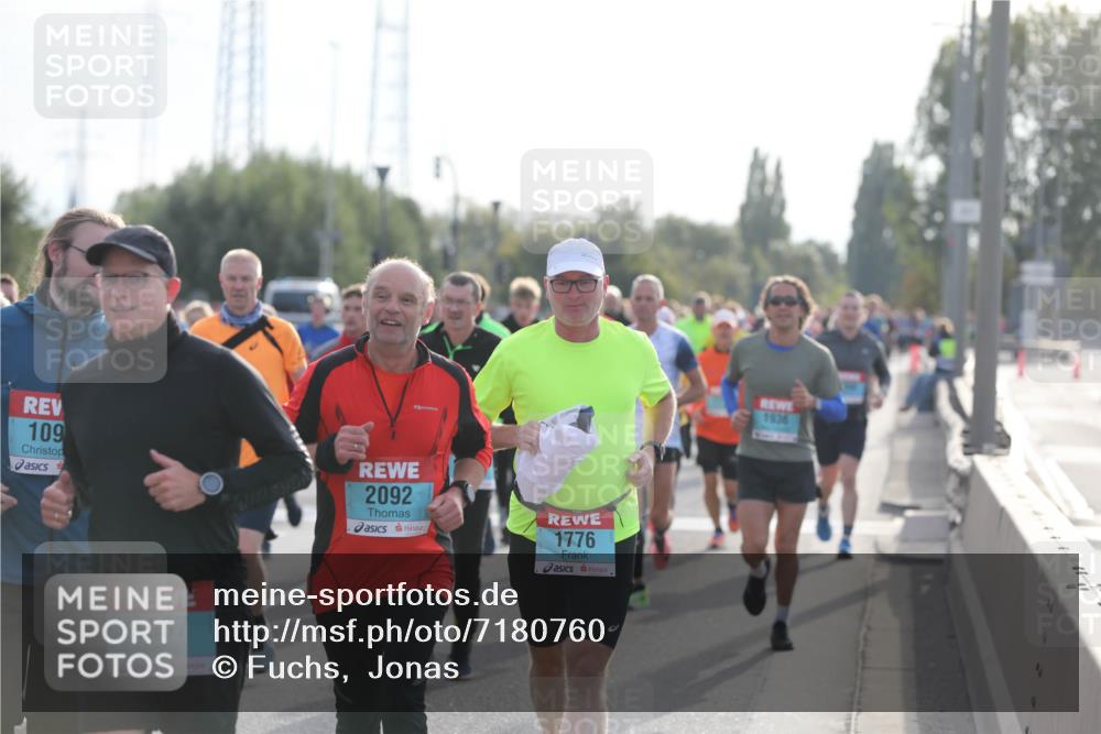 03.10.2024 - Köhlbrandbrückenlauf Fuchs,  Jonas http://msf.ph/oto/7180760 03.10.2024 09:16:06 Position 3 109, 1937, 2092, 1776, 1936 meine-sportfotos.de