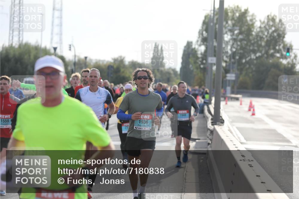 03.10.2024 - Köhlbrandbrückenlauf Fuchs,  Jonas http://msf.ph/oto/7180838 03.10.2024 09:16:07 Position 3 1559, 1936, 1948 meine-sportfotos.de