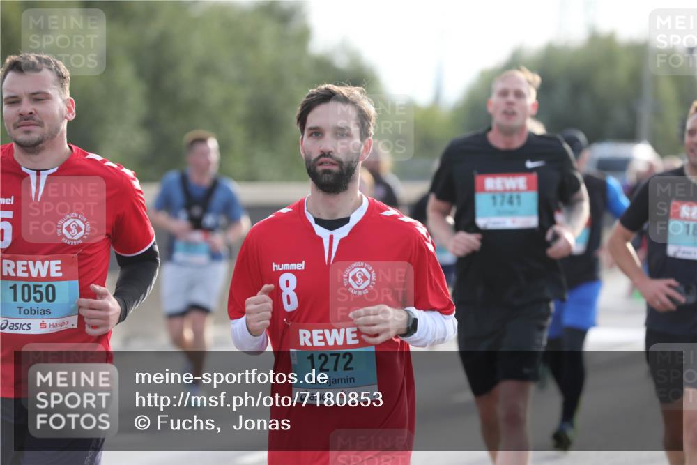 03.10.2024 - Köhlbrandbrückenlauf Fuchs,  Jonas http://msf.ph/oto/7180853 03.10.2024 09:16:58 Position 3 1888, 18, 1050, 100, 1272, 1741, 18 meine-sportfotos.de