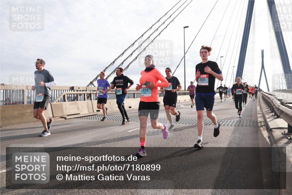 03.10.2024 - Köhlbrandbrückenlauf Matties Gatica Varas http://msf.ph/oto/7180899 03.10.2024 09:24:41 Position 2 1653, 1216, 1400, 1518, 2035 meine-sportfotos.de