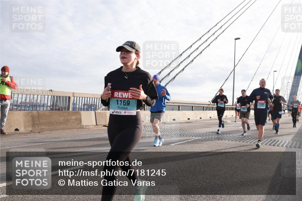 03.10.2024 - Köhlbrandbrückenlauf Matties Gatica Varas http://msf.ph/oto/7181245 03.10.2024 09:24:45 Position 2 1169, 1661, 1730 meine-sportfotos.de