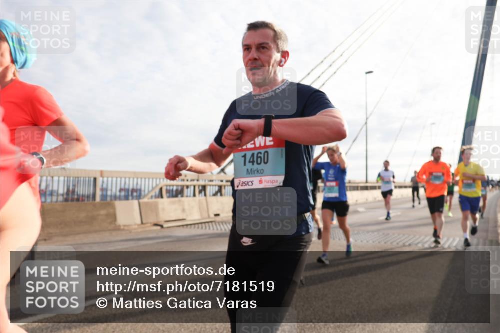 03.10.2024 - Köhlbrandbrückenlauf Matties Gatica Varas http://msf.ph/oto/7181519 03.10.2024 09:24:49 Position 2 1460 meine-sportfotos.de