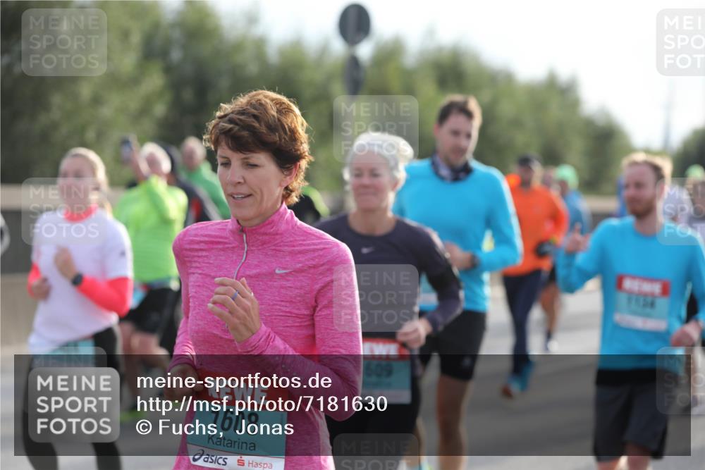 03.10.2024 - Köhlbrandbrückenlauf Fuchs,  Jonas http://msf.ph/oto/7181630 03.10.2024 09:17:19 Position 3 1608, 609 meine-sportfotos.de
