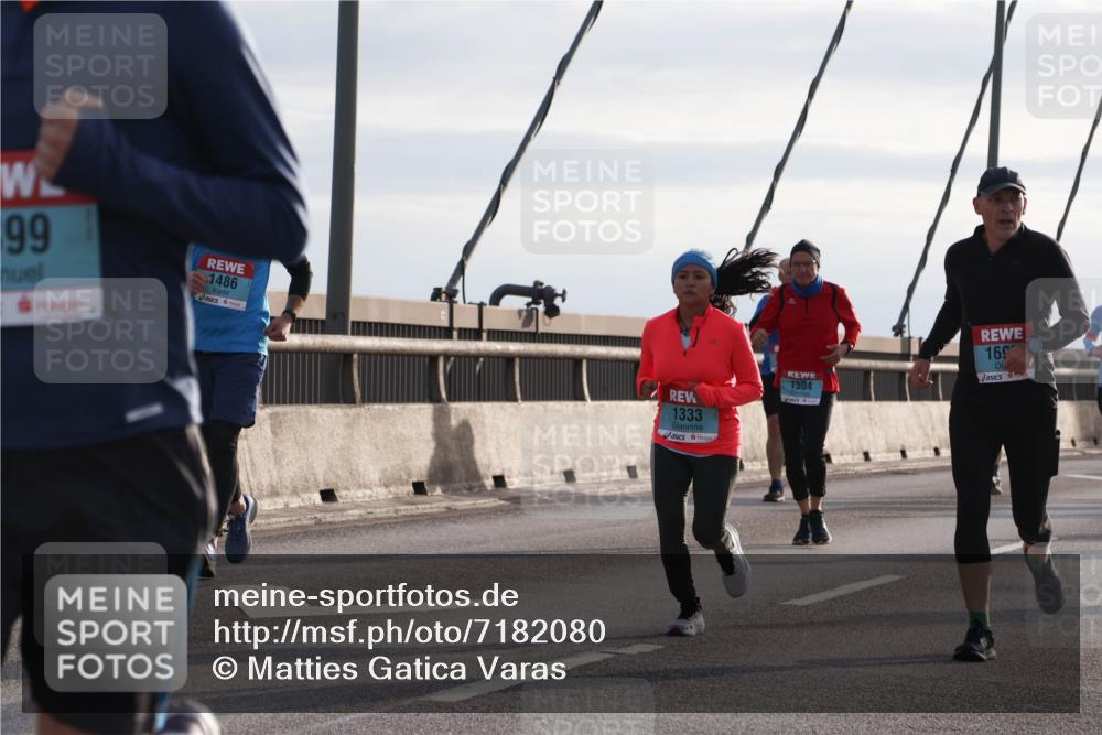 03.10.2024 - Köhlbrandbrückenlauf Matties Gatica Varas http://msf.ph/oto/7182080 03.10.2024 09:25:00 Position 2 99, 1486, 1333, 1504, 169 meine-sportfotos.de