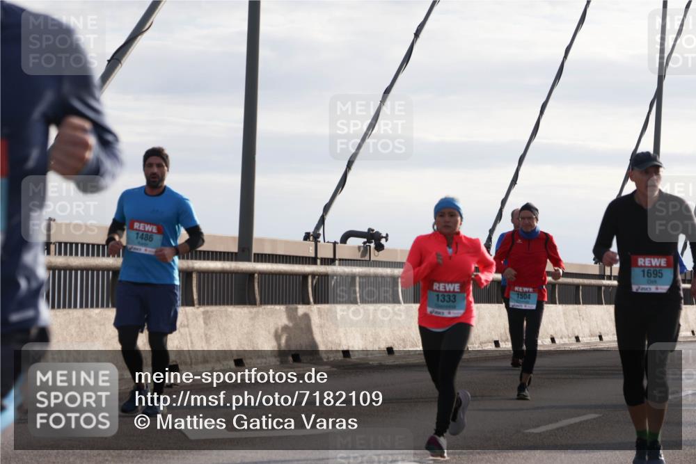 03.10.2024 - Köhlbrandbrückenlauf Matties Gatica Varas http://msf.ph/oto/7182109 03.10.2024 09:25:00 Position 2 1486, 1695, 1504, 1333 meine-sportfotos.de