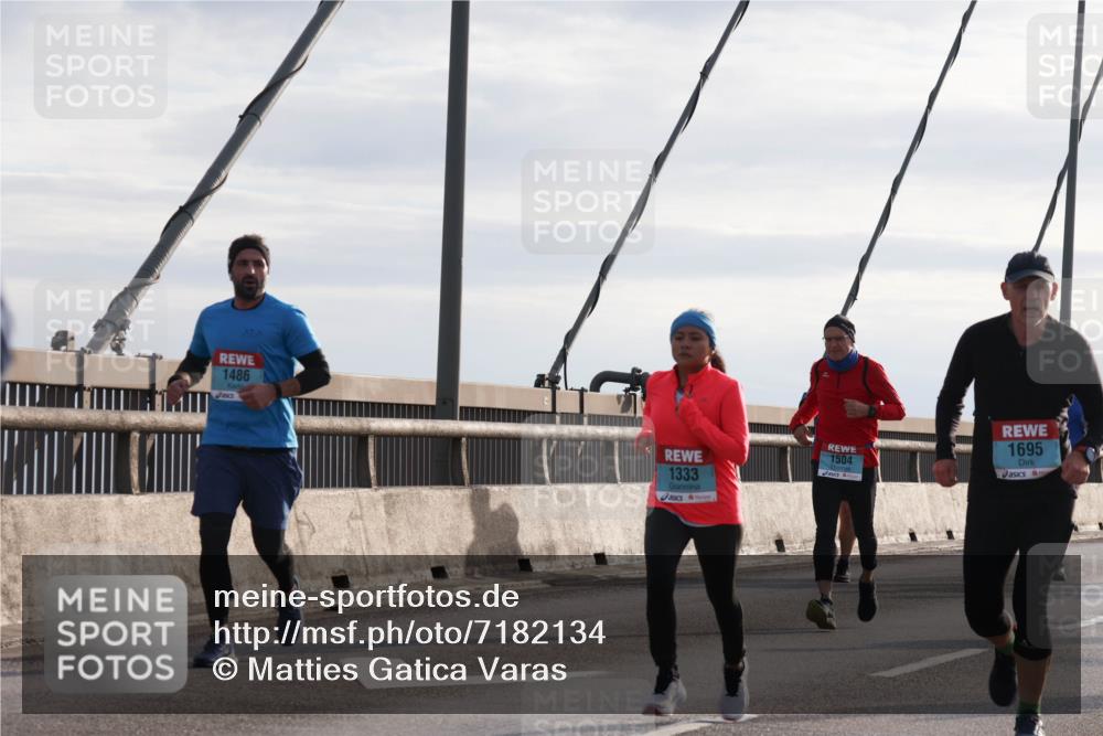 03.10.2024 - Köhlbrandbrückenlauf Matties Gatica Varas http://msf.ph/oto/7182134 03.10.2024 09:25:01 Position 2 1486, 1333, 1695, 1504 meine-sportfotos.de