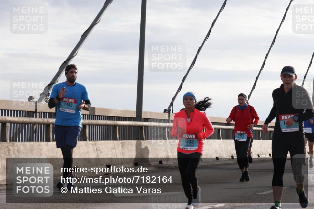 03.10.2024 - Köhlbrandbrückenlauf Matties Gatica Varas http://msf.ph/oto/7182164 03.10.2024 09:25:01 Position 2 1486, 1333, 1504 meine-sportfotos.de